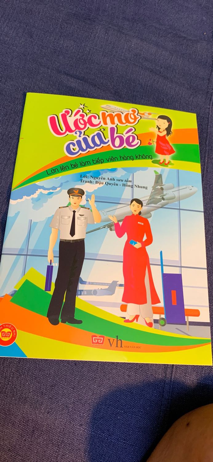 Sách in dày, đẹp, tốt. Nhưng quà gửi kèm ghi trên này là truyện song ngữ nhưng nhận thì là 1 cuốn gì đấy chả liên quan. Làm ăn thì nên thống nhất, đã ghi tặng thì nên tặng đúng, chứ ko phải quà tặng mà nói 1 đằng gửi 1 nẻo. Tuy nhiên mình cũng chả trông chờ gì vào cái quà tặng, sách tốt nên vẫn để 4*.