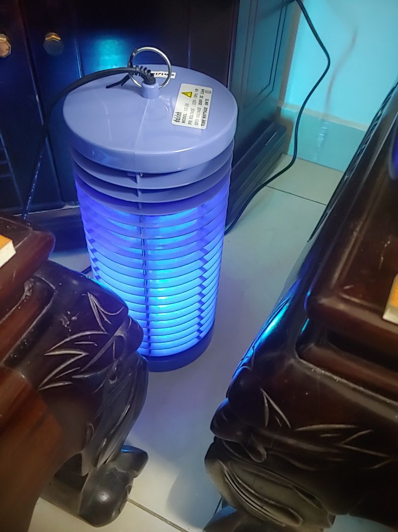 Hàng mới tem đầy đủ
khá hiệu quả trong việc bắt muỗi
nhưng đèn hơi nháy nháy ko biết tuổi thọ có cao không nữa