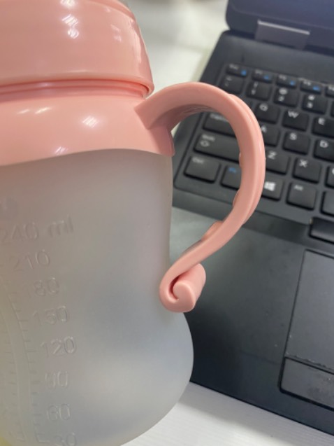 bình oke , thân núm mềm luôn , k thấy hôi nhựa , ổn nha