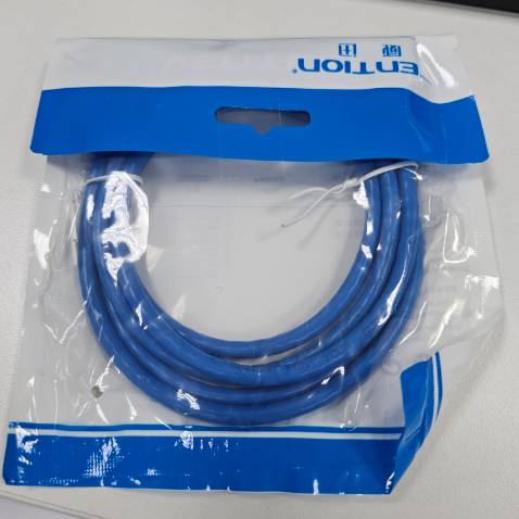 Giá thành hợp lý, sợi cáp khá chắc và dày