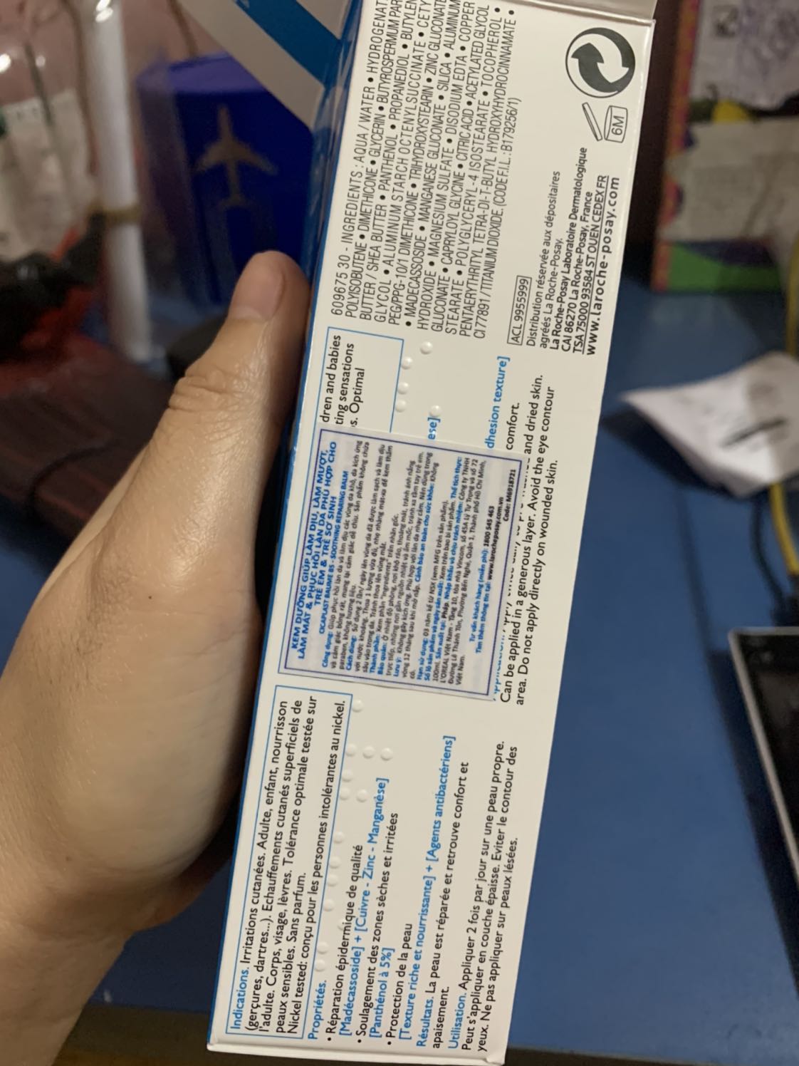 Hàng chuẩn Auth. Shop gói hàng nhanh. 
Thành phần lành tính. 
Chất kem đặc, màu trắng đục, không hương liệu. Sau khi apply sẽ để lại 1 lớp bóng nhẹ trên da. 
B5 giúp phục hồi da nhưng nếu sử dụng lượng kem quá nhiều sẽ gây nặng mặt. Tốt nhất lấy kem cỡ bằng hạt đậu rồi tán đều và vỗ nhẹ cho kem thẩm thấu. 
Khả năng dưỡng ẩm vừa phải thôi nên mình kết hợp dùng chung với serum HA để tăng cường cấp ẩm.
