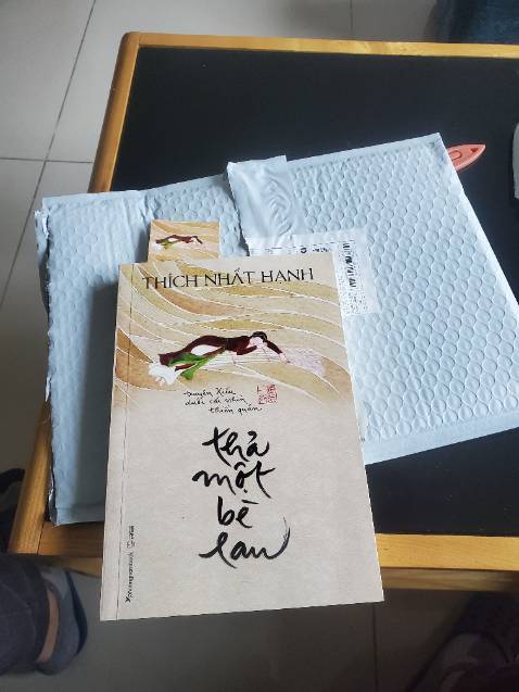 Nội dung sách hay. Bao bì đóng gói cẩn thận, sách in đẹp. Đặt 21h hôm trước thì 10h30 sáng hôm sau nhận được -  giao hàng quá nhanh luôn. Sau khi đọc xong mình đặt tiếp 1 cuốn để tặng người thân vào hôm nay.