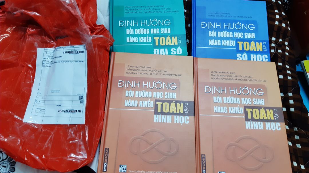 ko uy tín, mất niềm tin. hứa thật nhiều, thất hứa thật nhiều. mình tuyệt đối ko bao giờ mua người này nữa.