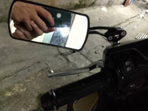 Kính đúng mẫu, nhỏ gọn, khá đẹp hơi nứt 1 miếng kính nhỏ thôi ko sao chấp nhận được, đổi trả phiền lắm