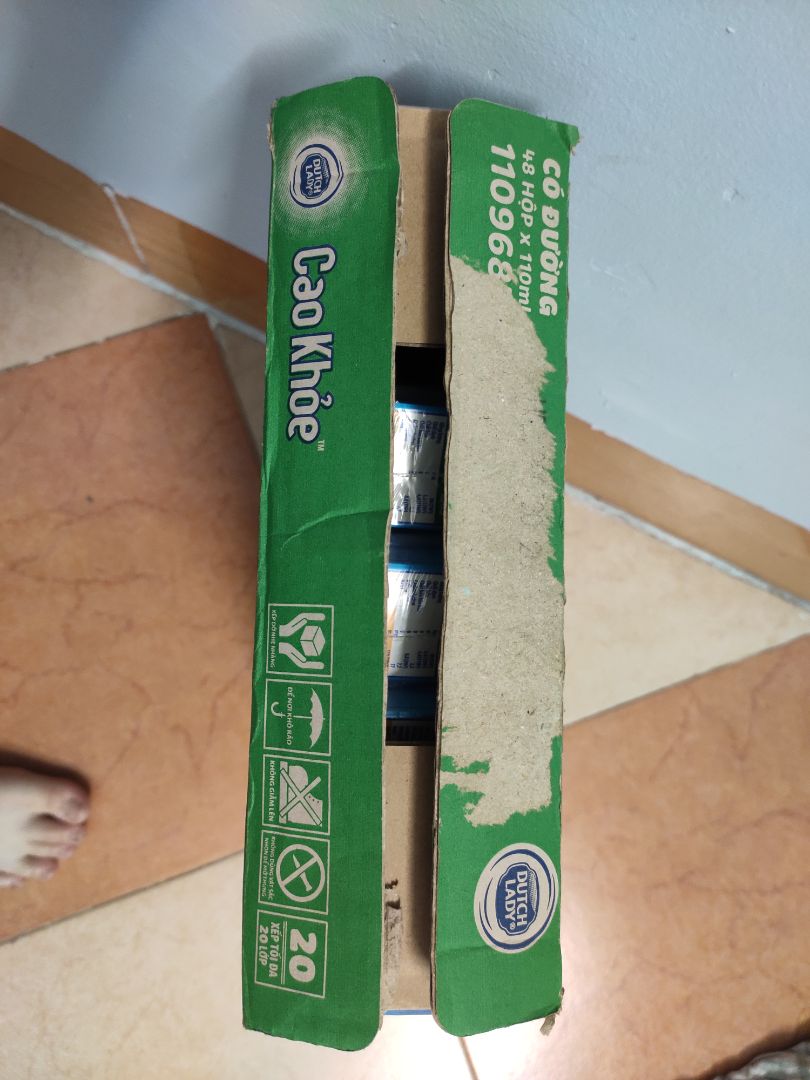 hàng nhận được mở ra vỏ thùng rất bẩn, cũ, date ngoài vỏ thùng k còn, chả hiếu rách hay cố tình xé, date trên bao bì sữa cho HSD k in j, ở dưới ghi t7/20, vậy cũng khá gần k biết có phải do dập lại k ? mua deal 123k cả ship. xem chất lg thế nào phản hồi tiếp