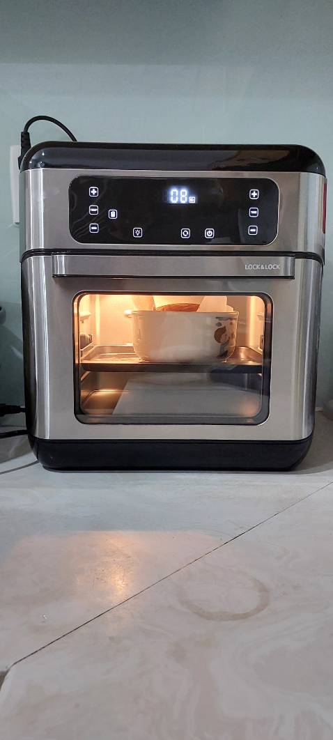 Vừa nhận hàng hôm nay. Lò nướng rất đẹp, chạy êm hơn hiệu khác đã dùng. 
*** nướng bánh thử luôn, thấy nhiệt độ tốt.
Lò dễ vệ sinh.
Lò nhỏ phù hợp cho gia đình ít người.