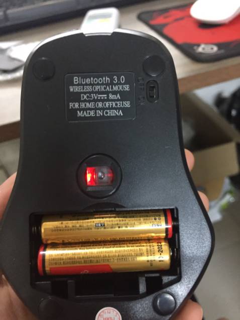 em nhận được chuột rồi, chuột màu hồng phấn xinh lắm ạ, đúng màu mình thích, mới về bóc tem dùng ngay, chất lượng tốt, xứng đáng giá tiền, kiểu dáng thon gọn, rất hợp với các chị em, có 1 lưu ý nho nhỏ muốn chia sẻ cho mn nha tại m thấy có người mua nhầm sử dụng cho macbook con này thì không ổn rồi vì con này ko có bluetooth, con có bluetooth cũng giống con này nhưng