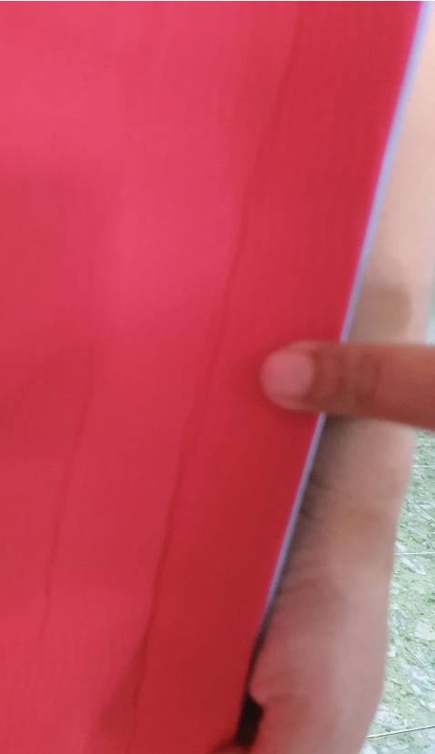 Hàng bị lỗi mà còn giao cho khách, thảm bị cấn móp, gãy. Làm ăn kiểu bố *** vậy. Đề nghị Tiki xem lại shop này. Khách hàng tránh xa cái shop này ra nha.