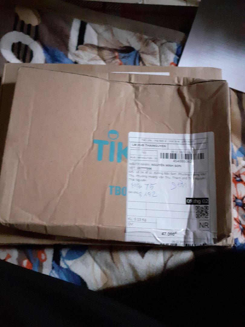 hộp hơi nát còn lại nội dung sách ok