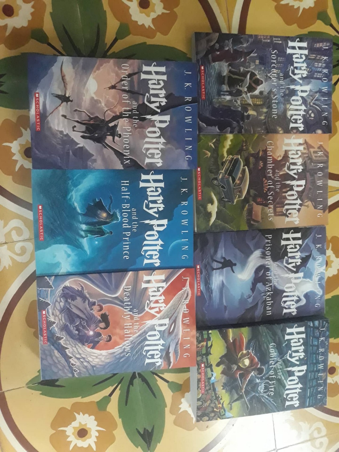 Bìa đẹp, chữ in nổi cầm vào thích cực kì luôn ấy. 

Nội dung in sắc nét. Mỗi tội mình thấy giấy hơi mỏng, lỡ rơi 1 giọt nước, thấm liền 3-4 trang.

Tiki giao hàng sớm hơn ngày dự kiến, nhận hàng vừa bất ngờ lại xốn xang sung sướng :)))