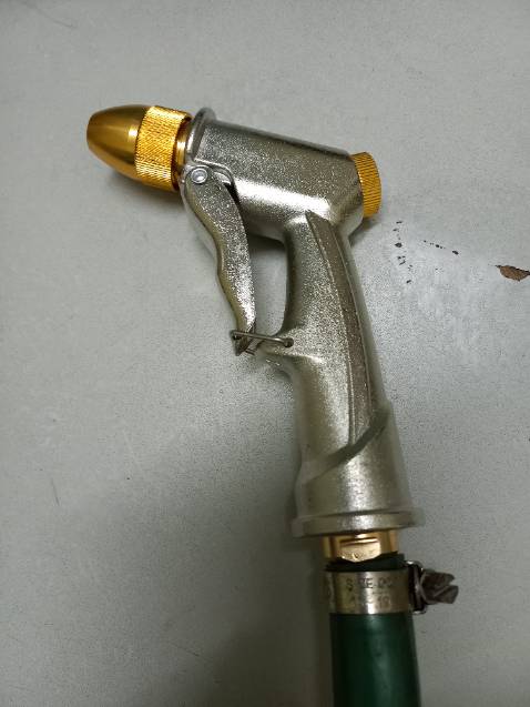 Hàng đúng như mẫu , nước phun mạnh , dễ sử dụng .