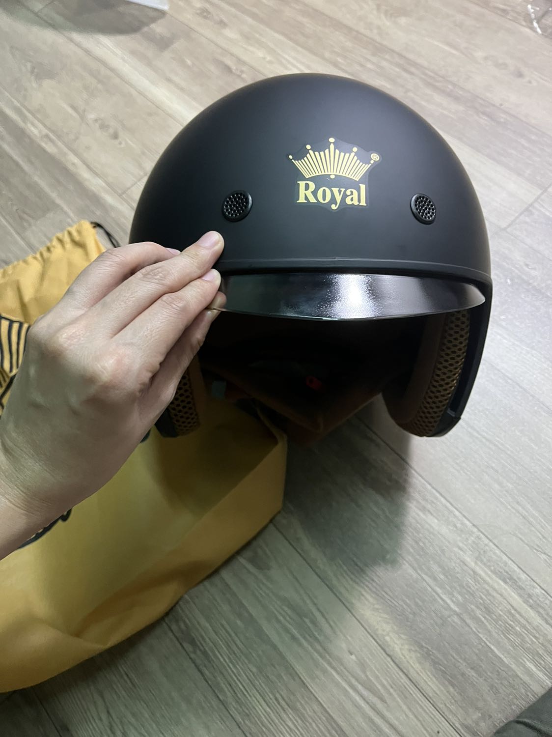 hành quá tốt so với giá! xịn sò lắm nhé, bạn mình thấy ok quá nên nhờ đặt mua giúp 1 cái! mình mua để đi xe máy về quê dịp tết, sợ ko kịp giao nên có nhắn shop nhờ đi đơn sớm! shop rất nhiệt tình và mình đã nhận hàng sớm hơn dự kiến tận 4 ngày! cảm ơn shop! cảm ơn shop! sẽ ủng hộ lần sau