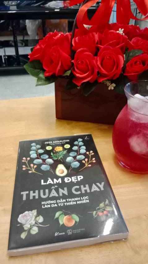 Rất bổ ích. Đang xem và học hỏi. Sách bọc kiếng đẹp 😍