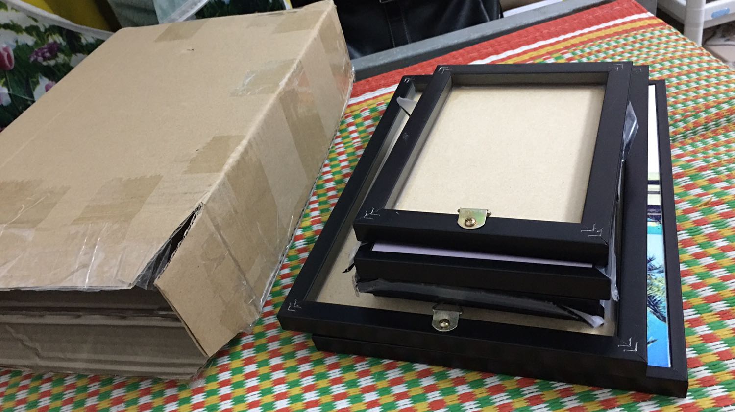 Không nhận được quà tặng kèm theo sản phẩm là 1 bộ decal dán tường đôi tình nhân PK452 (60x90).
Hoá đơn gia hàng thì vẫn có mà mở ra thì lại không có