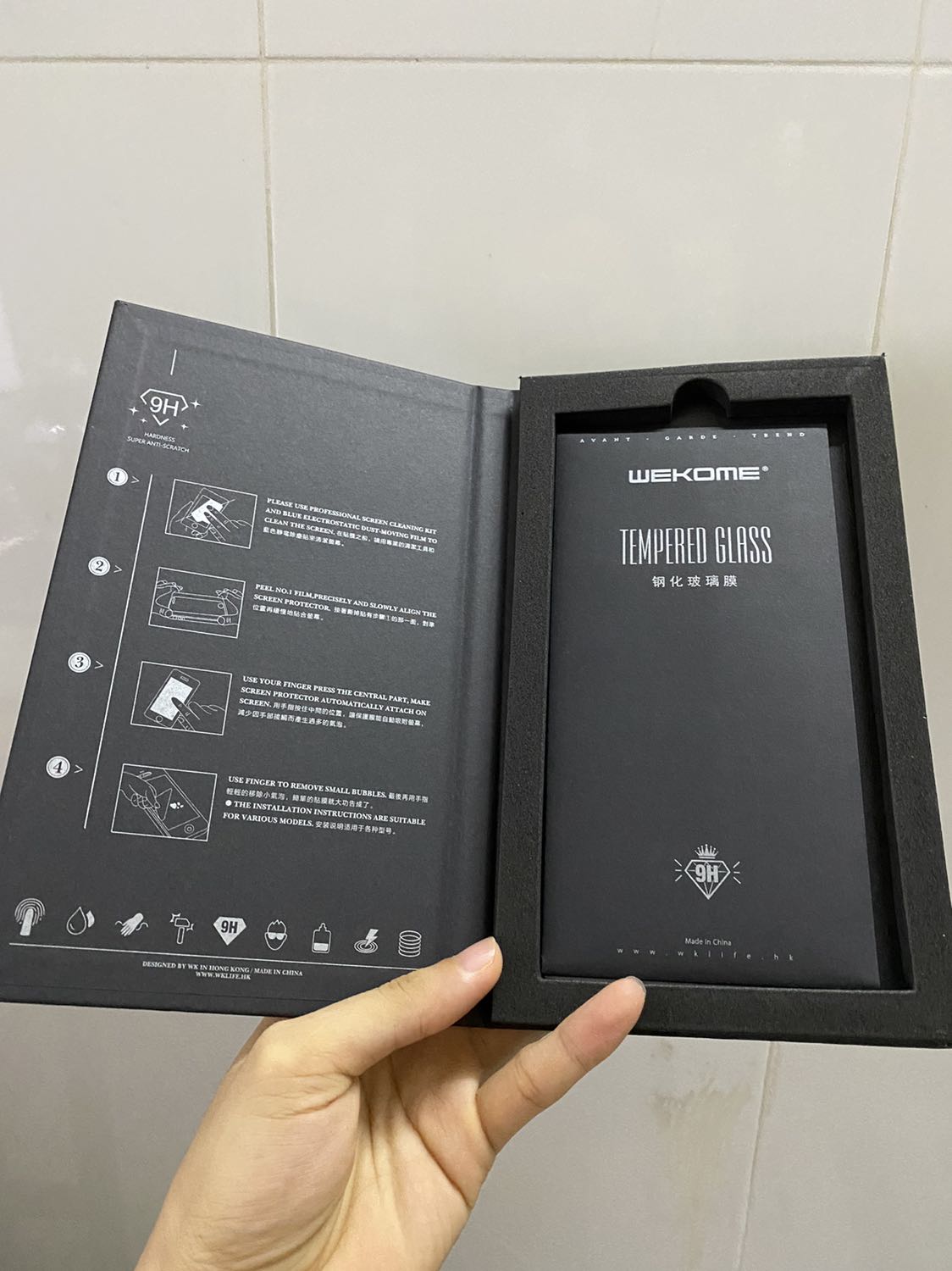 Hộp được đóng gói khá là đẹp và kĩ, miếng dán thì chống người khác nhìn trộm khá là ổn. Còn có chống được va đập hay không thì mình không biết 🙈. Hi vọng shop sẽ có nhiều sản phẩm tốt và chất lượng cho anh em sử dụng. Hộp được đóng gói khá là đẹp và kĩ, miếng dán thì chống người khác nhìn trộm khá là ổn. Còn có chống được va đập hay không thì mình không biết 🙈. Hi vọng shop sẽ có nhiều sản phẩm tốt và chất lượng cho anh em sử dụng.