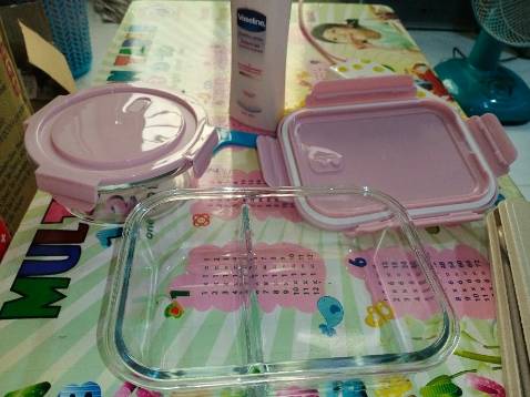 Hộp cơm thủy tinh dày dặn, giữ nhiệt được lâu. Shop giao đầy đủ sản phẩm. hộp rất đẹp. Sp tốt , mình rất thích