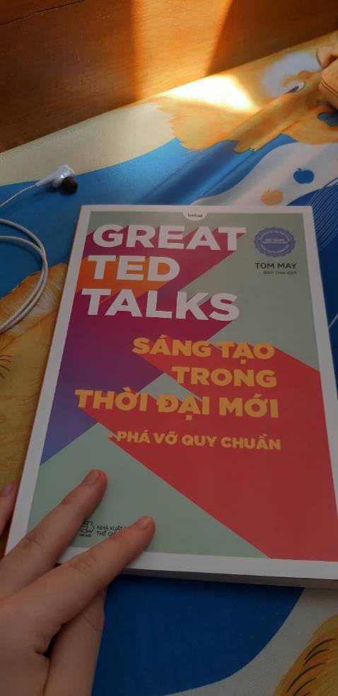 Uôi giao hàng nhanh thật mới qua đặt nay đã có. Chưa đọc nên chưa biết. Bọc hàng sơ sài may mà sách không nghiêm trọng lắm..