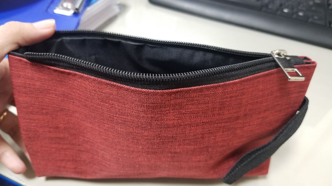 Ví có màu sắc trang nhã, nhỏ gọn, đựng vừa điện thoại. Sản phẩm được may 2 lớp, chất liệu vải đẹp. Ví có màu sắc trang nhã, nhỏ gọn, đựng vừa điện thoại. Sản phẩm được may 2 lớp, chất liệu vải đẹp.