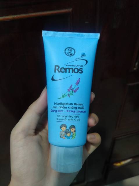 Thời tiết bây giờ lắm muỗi thiệt, chai này chống đc muỗi tốt nha. Mùi thơm nhẹ nhàng, kem thấm nhanh, ko rít