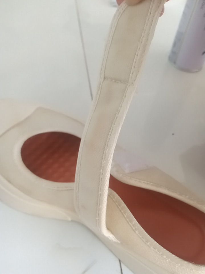 buôn bán *** càng xịt thì lại càng dơ.Chắt gì hàng chuẩn hàng chính hãng.phí ship thì 40k nữa giao hàng thì chập nữa đâu có giao nhanh trong 2h đâu.đã thế còn ko dc tặng thêm cái bót để chà giày nữa ***