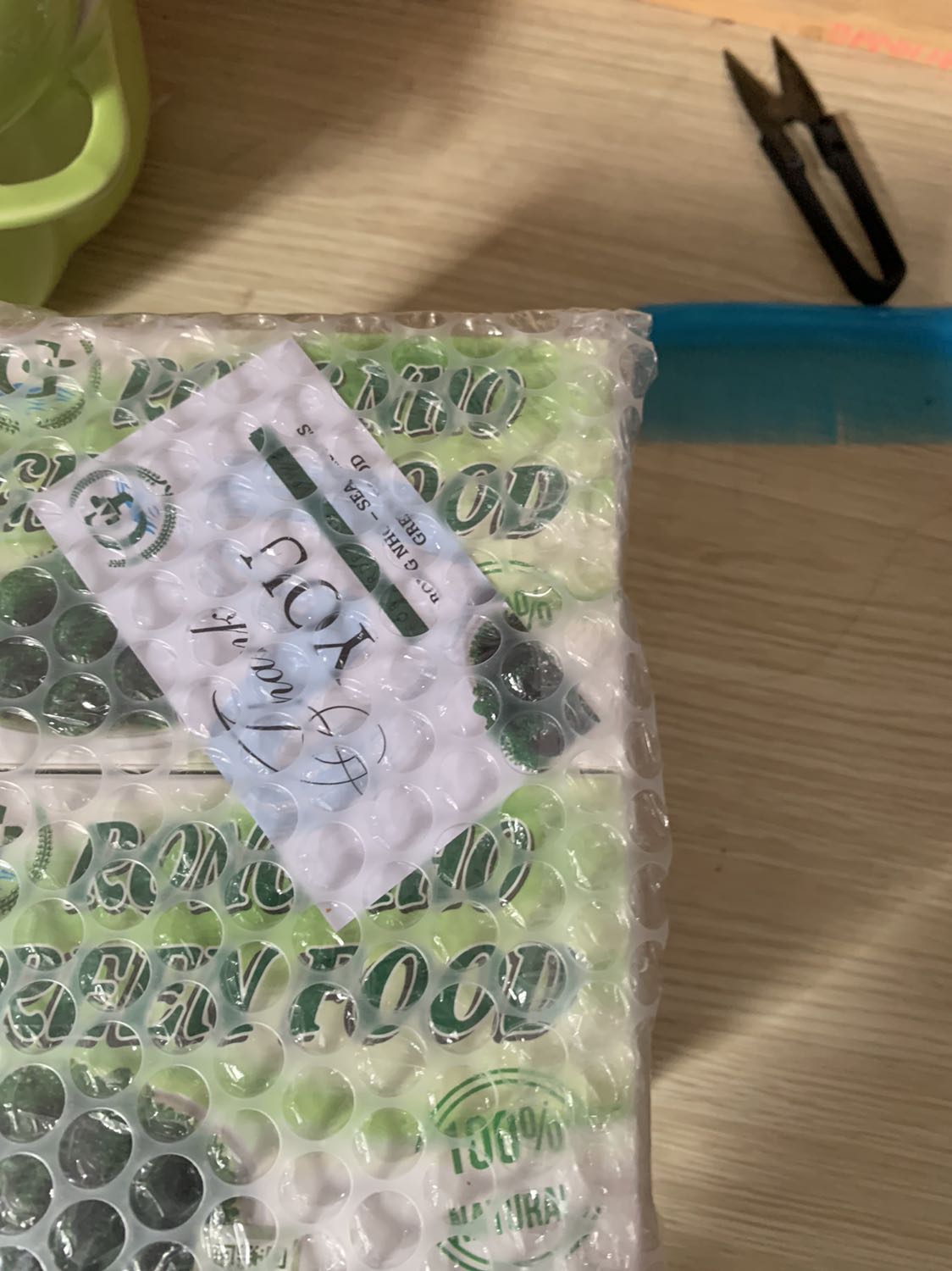 Trên cả tuyệt vời, giá ổn lại dc tặng nước sốt, mùa dịch này đặt rong nho vừa rẻ vừa bổ lại vừa tiện lợi,mới 1 ngày hết 1 hộp vì cả nhà ai cũng thích ăn:mẹ, chị dâu, 2 cô cháu gái và mình.ko biết đặt tiếp giao dc ko ạ