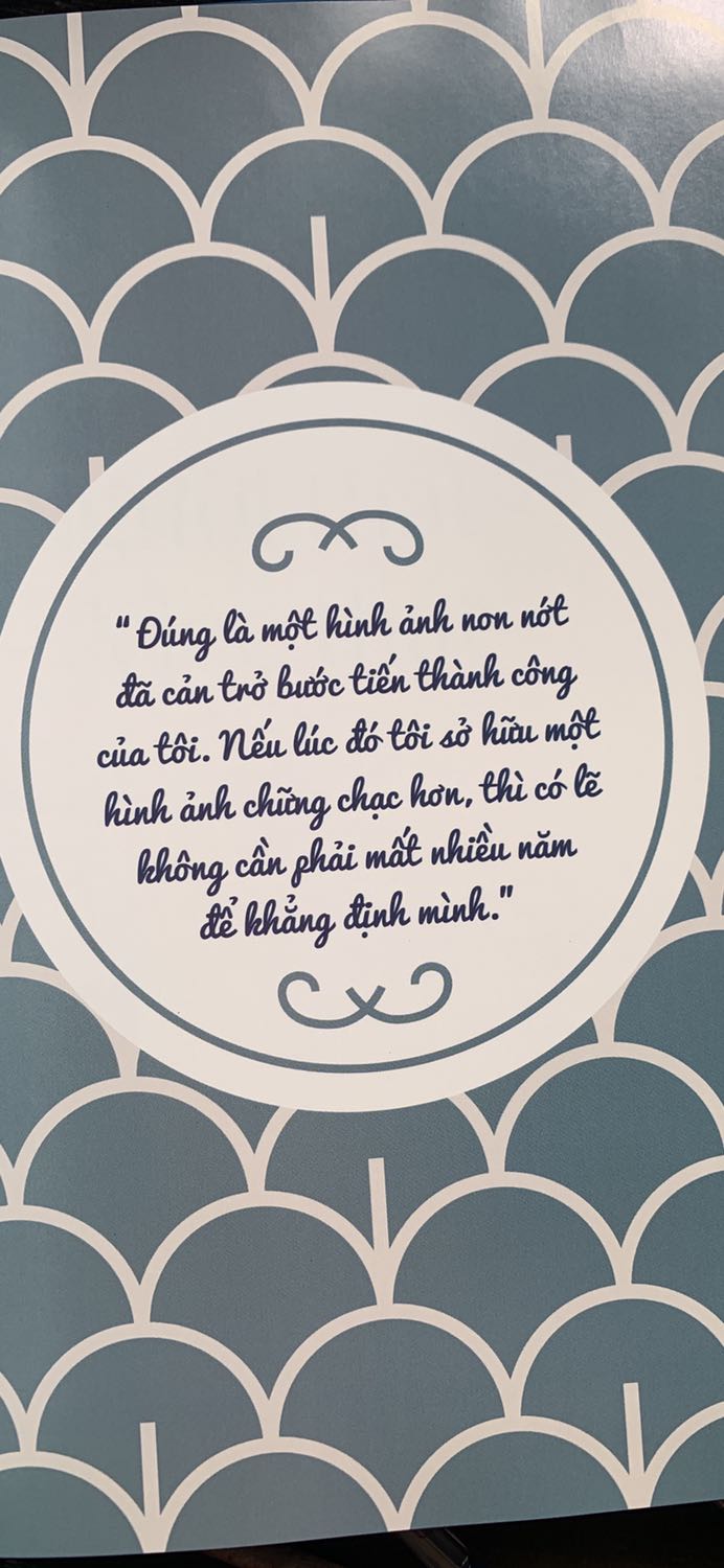 Vô tình thấy sách trong nhà sách nhưng chưa có dịp mua nên về tìm ngay.
Sách đóng gói báo bì cẩn thận, chất lượng sách và giấy rất xịn xò.
Mình đang cần xem xét lại phong cách ăn mặc vốn xuề xoà nên sách này là sách mình đang tìm kiếm.