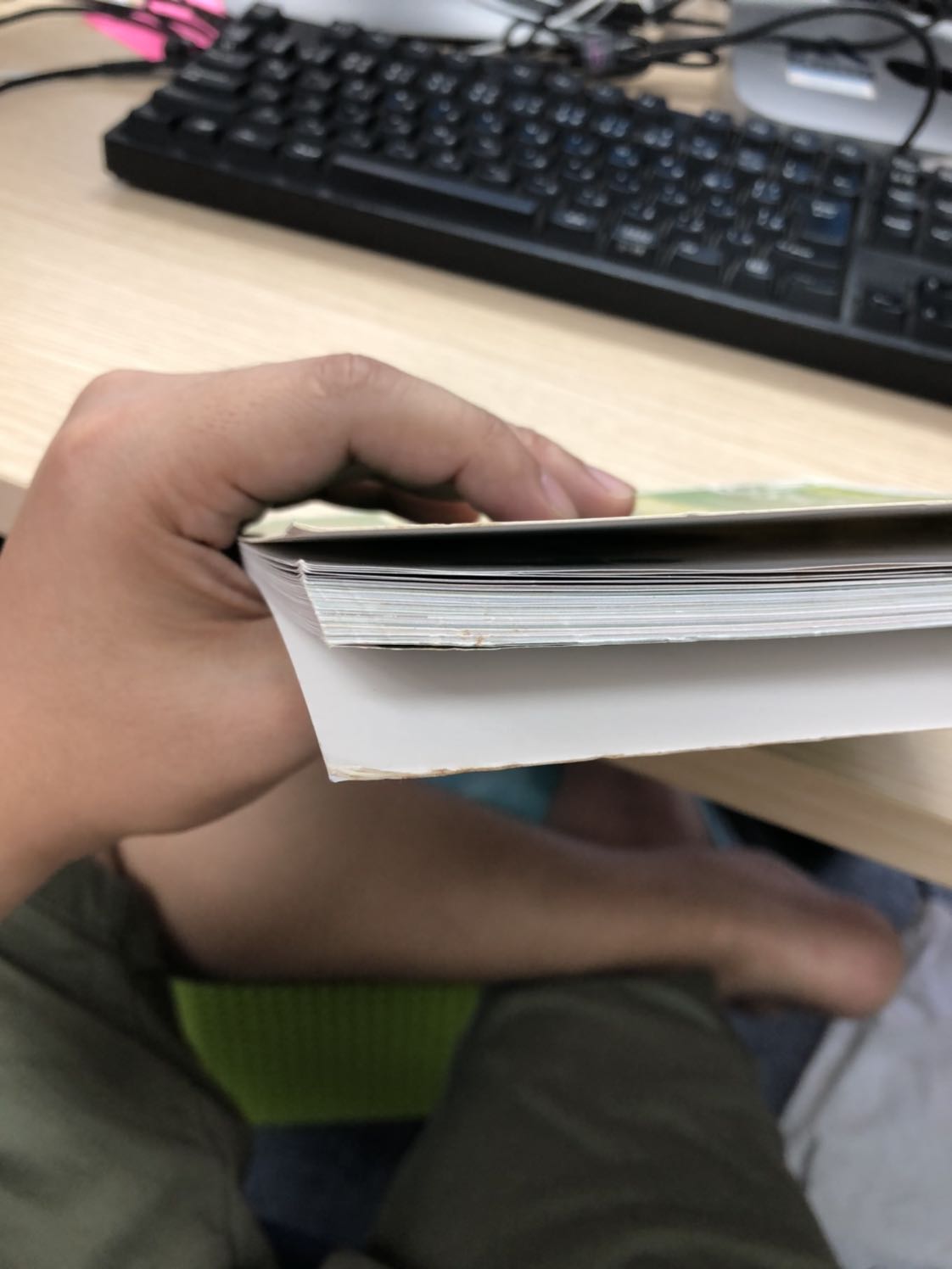 Chất lượng sách quá tệ, cong sờn mép sách. gáy sách có hiện tượng mốc vàng nhìn rất bẩn. Cảm nhận như đi mua sách từ hàng sách cũ thì đúng hơn