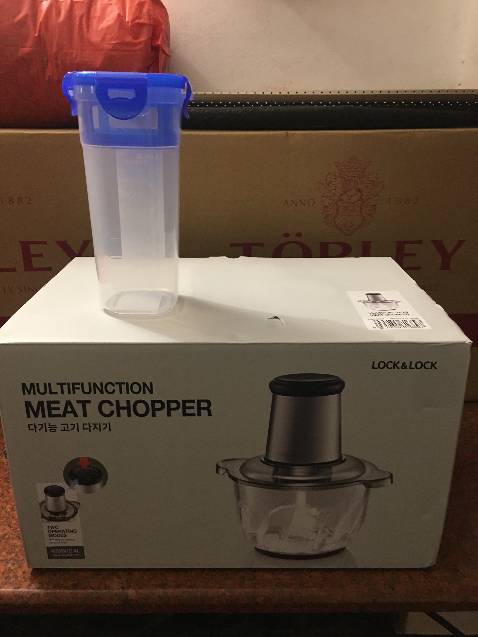 Máy của LOCK&LOCK thì chất lượng đã được ghi nhận. TIKI giao hàng cực nhanh (chỉ sau hơn 2 giờ đặt hàng), hàng được đóng gói rất cẩn thận. Shop cực kỳ có tâm, hướng dẫn sử dụng và chứng nhận bảo hành được để ở vị trí rất dễ thấy. Cám ơn TIKI và Shop.