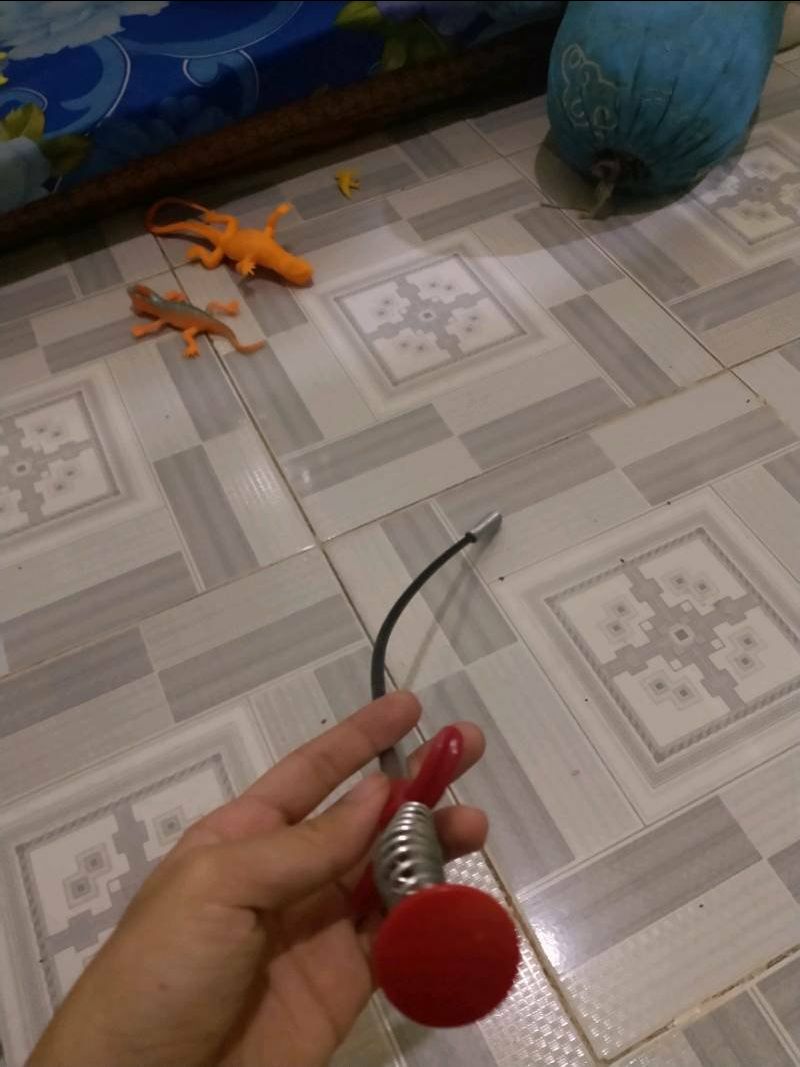 Cây nhìn chắc chắn lắm. Nghĩ là sẽ xài bền á. Gắp tóc rác dưới cống cho đỡ dơ tay.