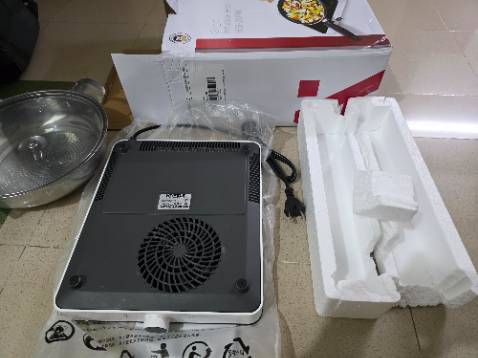 Đóng gói không đủ tốt. Mút xốp trong hộp bị gãy bể, tem nhãn có dấu hiệu bóc dán, chân đế bị cấn lõm phần nhựa