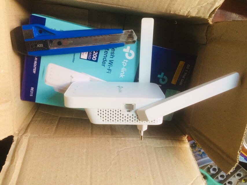 Sp tốt nhưng hơi đắt, repeater nhưng giá ngang router... nhưng tiền nào của nấy... kích được sóng 2.4G lẫn 5G, sử dụng ổn định hơn các loại kích sóng cùng loại trên thị trường, rút điện rồi cắm lại liên tục cũng không bị mất cài đặt, đặc biệt thiết kế khá đẹp 🎉