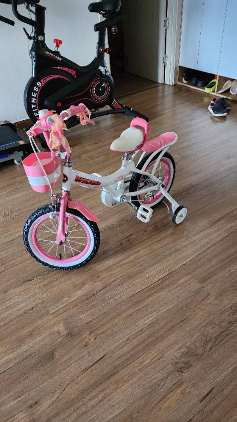 Mua về tặng sinh nhật con gái thích lắm. Xe nặng nhưng đạp nhẹ, trọng tải đc 100kg người lớn cg ngồi đc.