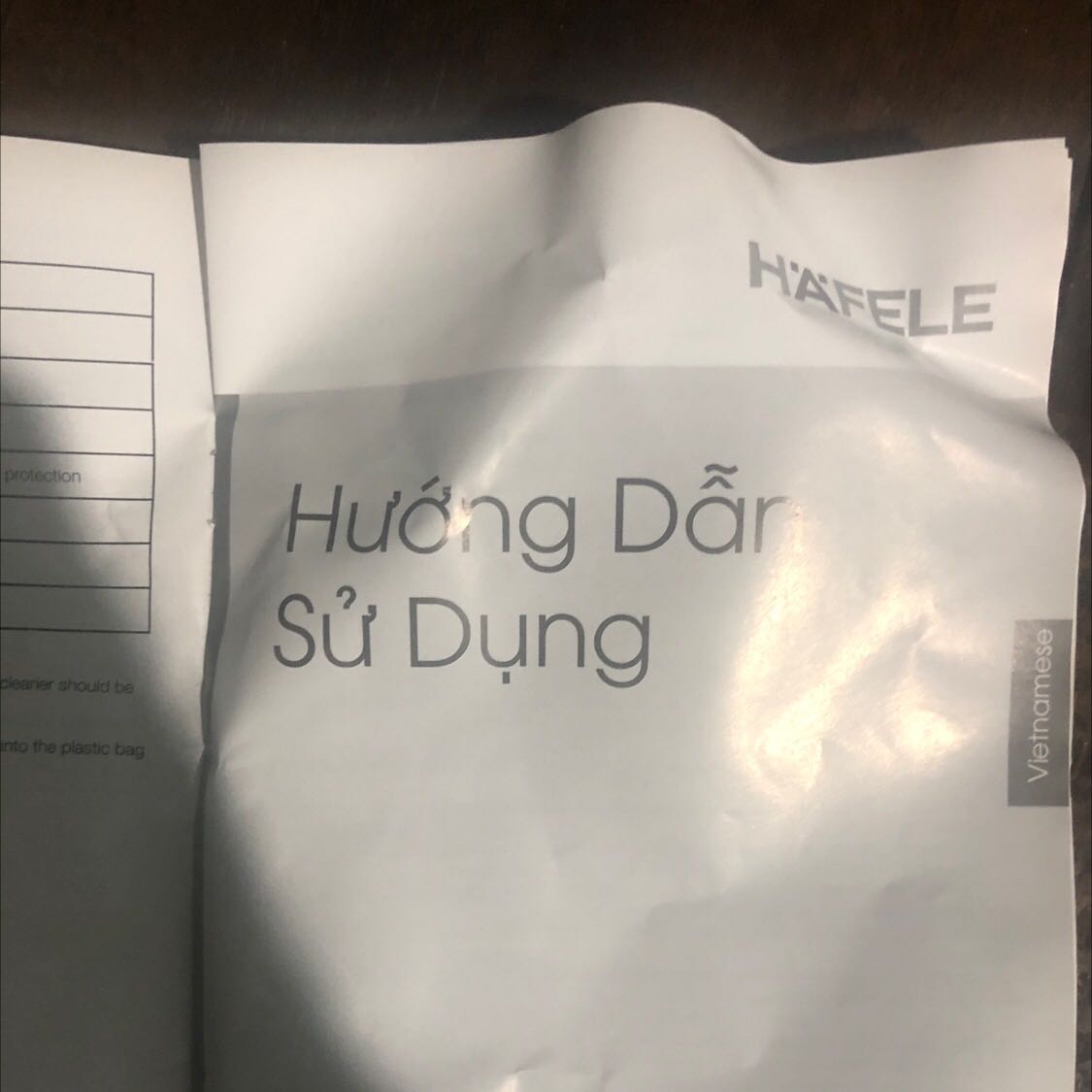 còn chu đáo tặng kèm nồi ,rất tiện ăn lẩu.luu ý 2000w anh chị hãy trang bị hệ thống dây điện đủ tải nhé.hướng dẫn tiếng việt ok