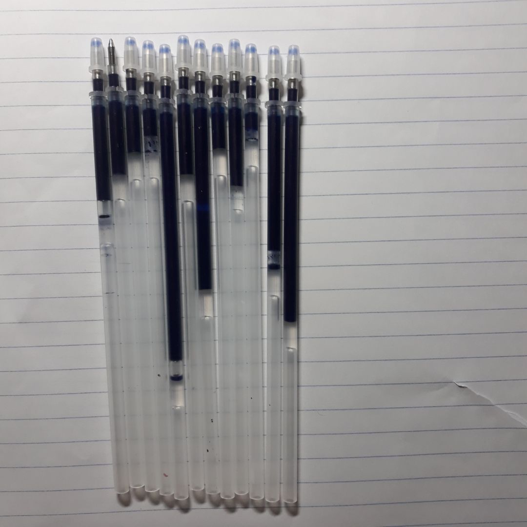 Giá 1k/cái thì chất lượng thế này cũng ổn. 
một túi 30c thì khoảng 10c bị tắc mực như kia, còn lại bút viết khá trơn tru, mực sẽ ra hơi nhiều nên khi không dùng các bạn đóng nắp hoặc cầm dựng bút lên trên là ok.