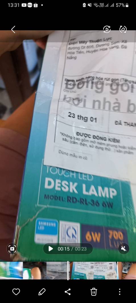 Đóng gói tệ quá, hàng điện tử mà chỉ đóng mỗi cái hộp mỏng của sản phẩm, không bọc bao chèn thêm xốp, giao hàng quăng quật móp méo hết hộp, đèn may là cắm lên sáng đó, tuy nhiên cái chữ trên mặt đèn bị nhòe nhòe nhìn như đèn là hàng giả, không phải hàng chính hãng mình từng mua với cùng mức giá