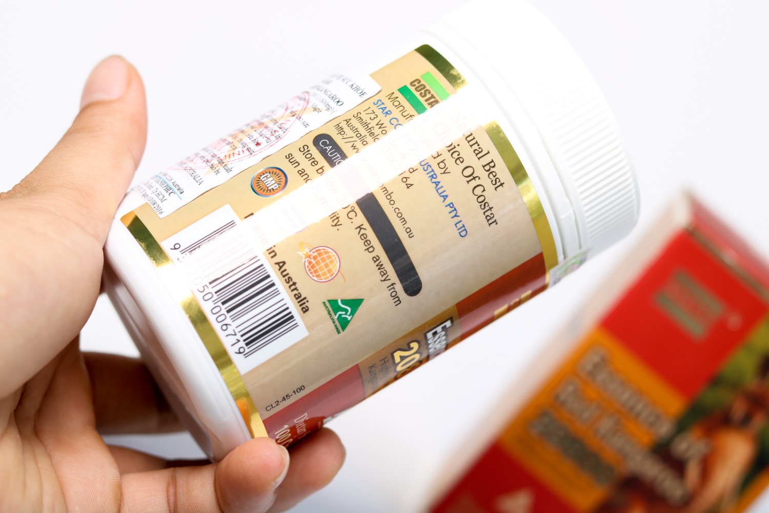 Hàng nhận nguyên viện tem nhãn đầy đủ chính hãng, dùng 2 tuần thấy có thấm thấm rồi, đang dùng tiếp