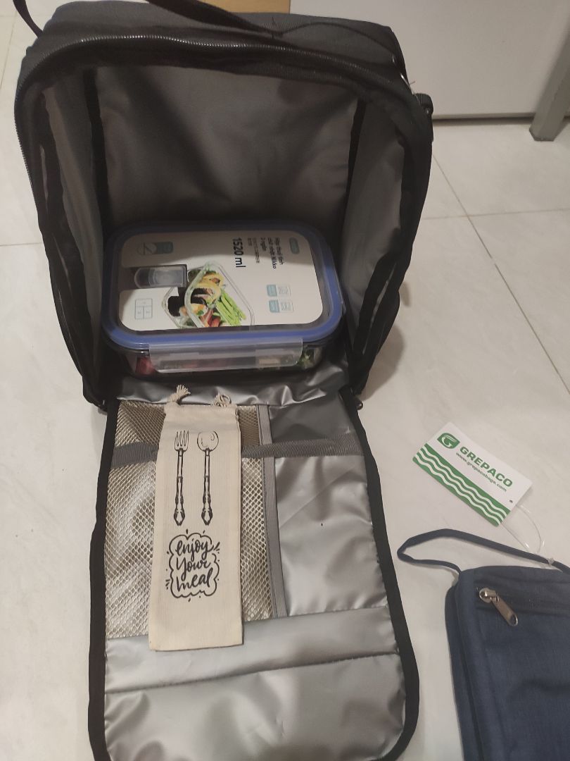 cực thích khi nhận đc, túi to mà lớp lót dày,  đường may đẹp, hộp 1l5 để gọn lỏn, chưa biết giữ nhiệt tốt ko, nhưng bước đầu rất là ưng