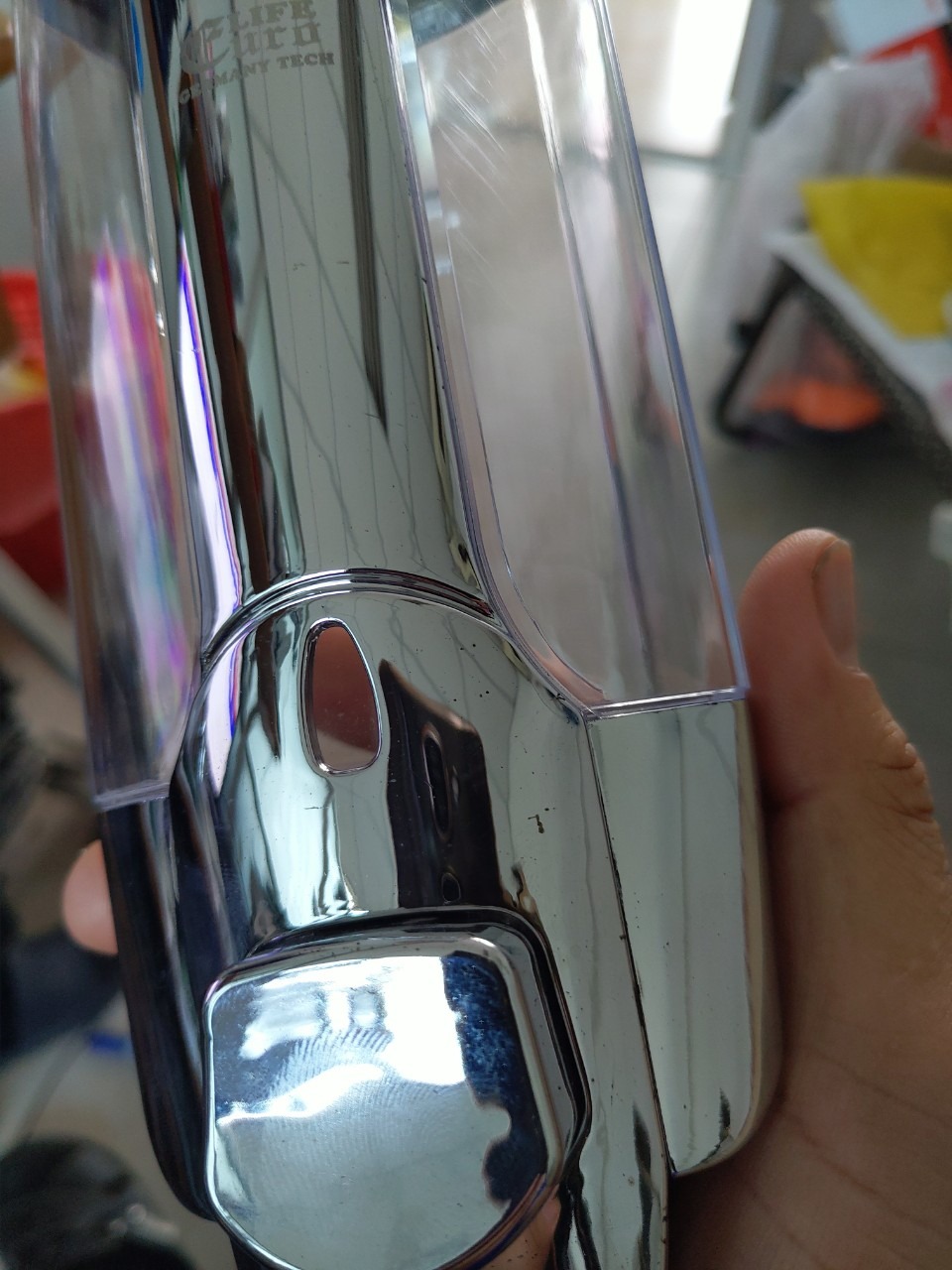 Đặt 30 cái đã nhận 10 cái mình có vài nhận xét

 Mẫu mã thì ok , nhưng phần mạ loang lổ đốm đen nhìn rất xấu, 10 cái cái nào cũng vậy, phần gắn tường thị đen thui, đang cân nhắc có nhận 20 cái còn lại không. Mới nhận chưa sài không biết đổ xà phòng vào có bị rỉ không, khi nào dùng mình đánh giá tiếp