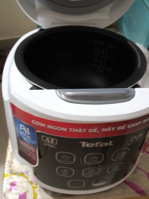 Rất hài lòng - Nồi đẹp, trông rất chắc chắn,  mọi phụ kiện đầy đủ nguyên seal. Shop đóng gói cẩn thận, ấn tượng hơn là được khuyến mãi giao rất nhanht trong vòng 90 phút sau khi đặt hàng + nhận đủ 3 hộp đựng chất lượng cao. Tuy chưa dùng thử, nhưng cảm nhận rất ấn tượng về món hàng đã đặt mua chỉ ~900k dịp 5.5. Đặc biệt là mua để tặng Mẹ nhân ngày lễ của Mẹ sắp đến 12-5, dĩ nhiên là Mẹ mình rất ưng ý. Đã ủng hộ Tefal thêm 2 cái khác để tặng người thân mà không cần phải nghĩ hơn. Cám ơn Shop.