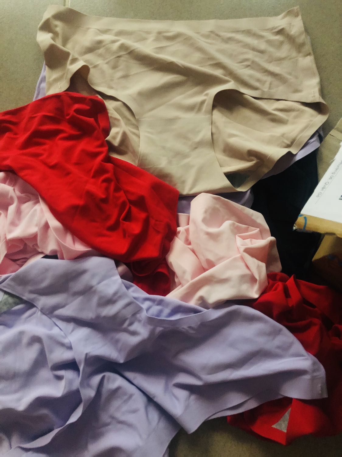 Vải mịn nhưng đặt size 1 mà giao tùm lum size, kiểu như thiếu hàng rồi lấy đại vậy á. 
Góp ý: yêu cầu shop cẩn thận, tỉ mỉ hơn khi chọn size và sản phẩm chất lượng cho khách hàng. Để khỏi mất thời gian của đôi bên.