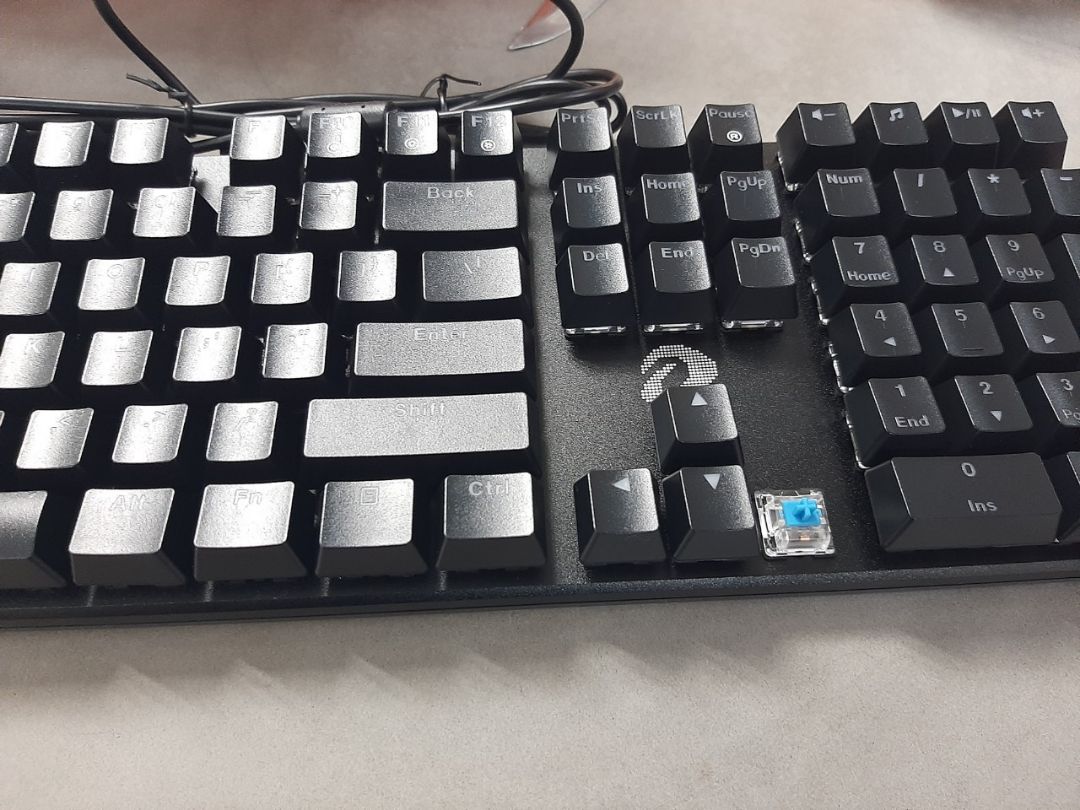 đặt brown shop giao blue. Đổi trả thì shop báo hết hàng, trong khi đó vẫn đặt hàng được tiki -> có thể do giá thay đổi nên shop từ chối đổi hàng( lúc đặt 550k) , giờ 650k.