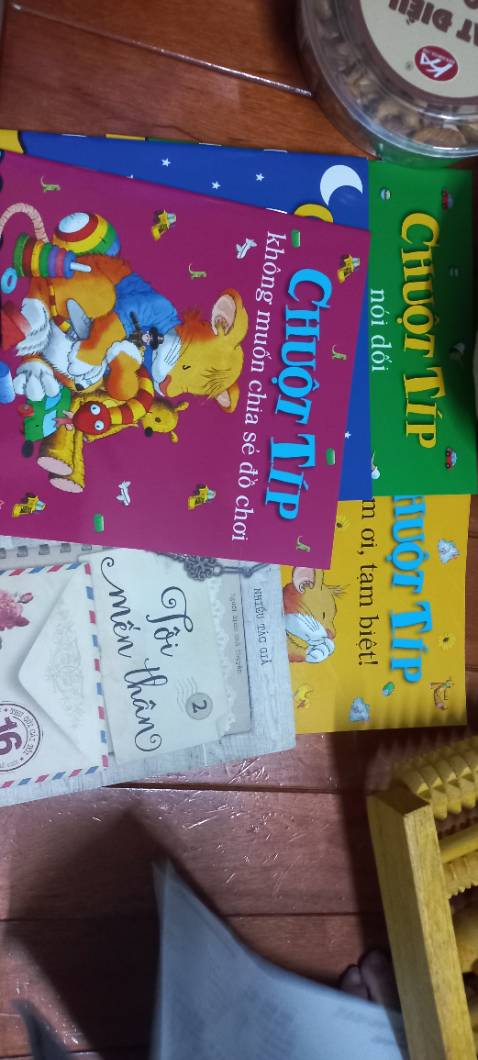 đã nhận được hàng,sản phẩm giống với mô tả,nhận đủ số lượng đã đặt,nội dung sách đúng với truyện,không bị lỗi trang nào cả