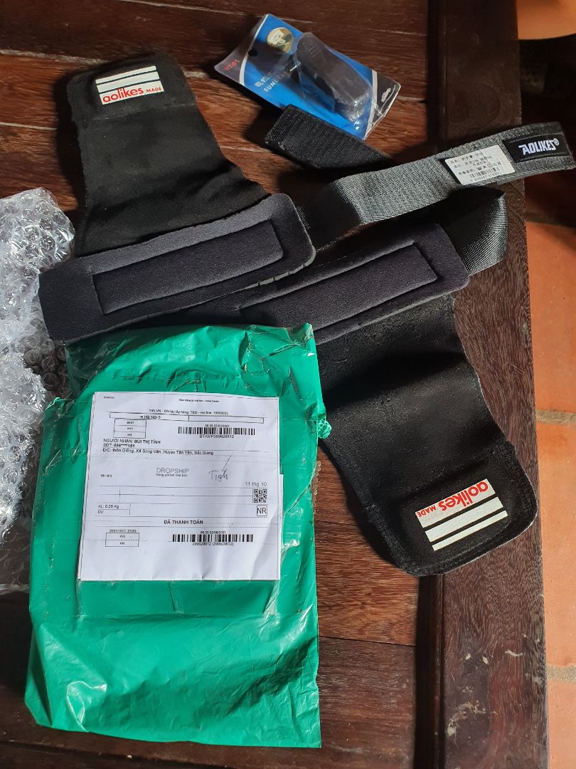 mua đai quấn cổ tay mà gửi về cho cái gì không ý.