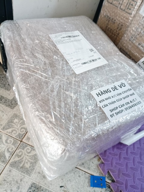 Hàng đóng quá cẩn thận. Mình nhận hàng vẫn nguyên hộp ko móp méo vì Shop bọc xốp cẩn thận lắm luôn. Shop có tâm nha
Máy in nhanh, rõ nét, Shop hỗ trợ tư vấn quá nhiệt tình luôn nha. các bác cứ yên tâm mua hàng nha