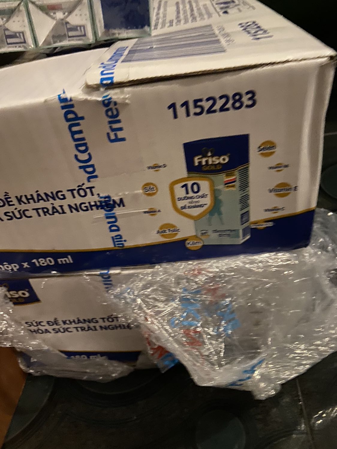 Bài quảng cáo để trên 2 tuổi mà giao thùng sữa cho trẻ từ 1 tuổi