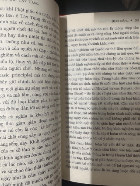 Sách đẹp, bìa rất đẹp luôn, giấy cũng đẹp. Mọi thứ rất đẹp và chỉnh chu.