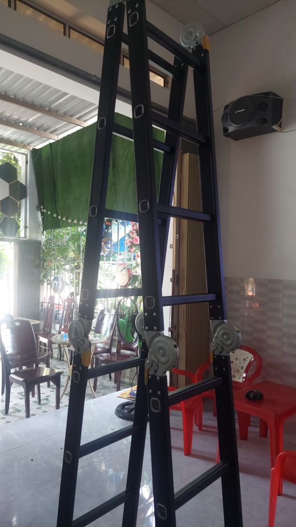 thang lắp ngược khớp,  dùng rất khó khăn, hỗ trợ đổi giúp mình