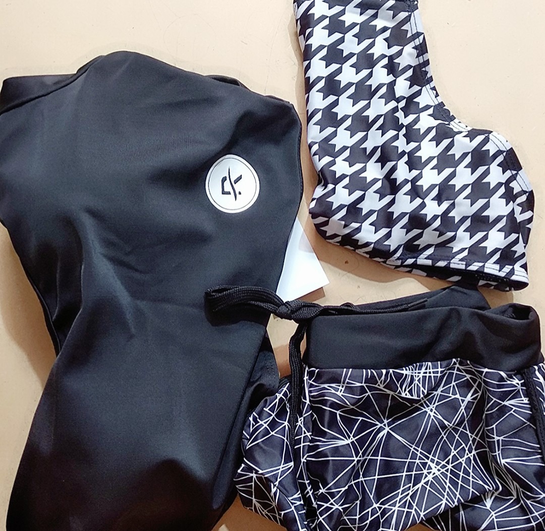 Giao hành nhanh, sản phẩm đẹp.- Chất liệu tốt, thun lạnh, bền. - 3 mảnh, màu sắc và họa tiết y hình. - Cân nặng đúng như tiki mô tả, mình bụng thon nên mặc auto đẹp ạ ;) . Cám ơn TIKI nhé, sẽ ủng hộ dài dài.