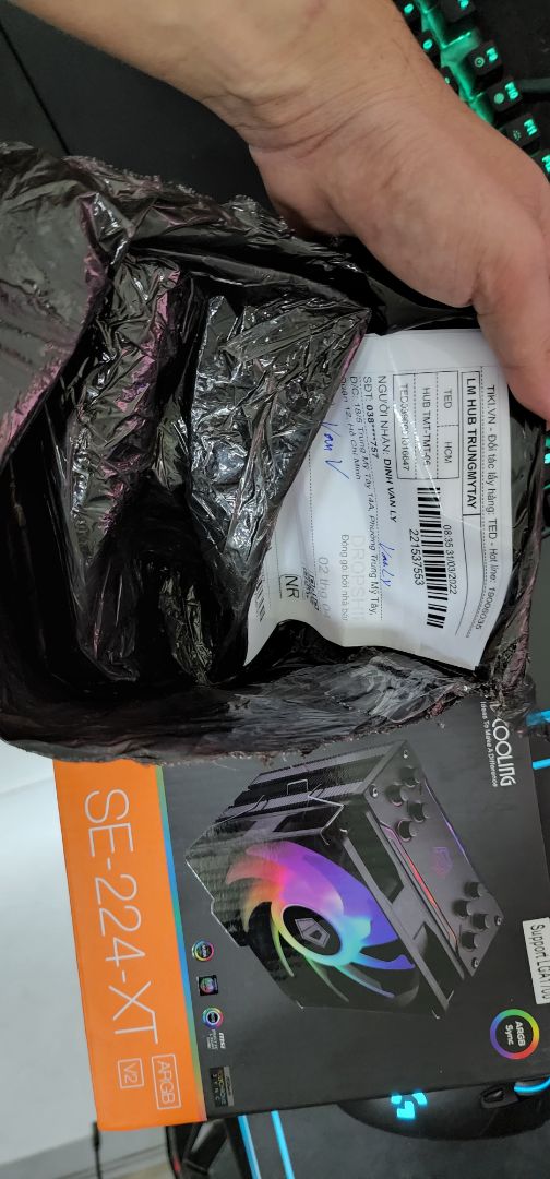 Mua chuột mà shop ship cho cái Fan CPU.
Rồi mình làm gì với cái Fan này giờ? chuột đâu? Mua chuột mà shop ship cho cái Fan CPU.
Rồi mình làm gì với cái Fan này giờ? chuột đâu?