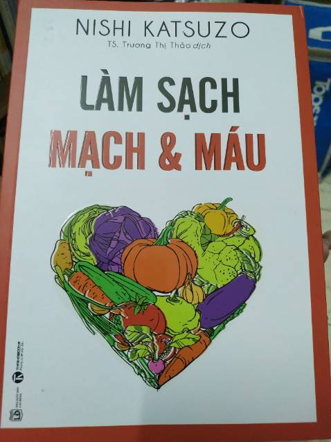 Sách dành cho những ai đang quan tâm đến chăm sóc sức khoẻ chủ động cho bản thân và gia đình. Sách dễ hiểu với những phân tích và dẫn chứng rất cụ thể về tình trạng sức khoẻ của con người ở thời đại hiện nay và đưa ra các giải pháp cũng như bài tập cụ thể để cải thiện tình trạng đó kèm hình minh hoạ. Tóm lại là sách rất đáng để đọc và tham khảo nhiều lần!
